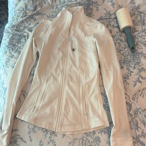 Lululemon Size 2 white define jacket